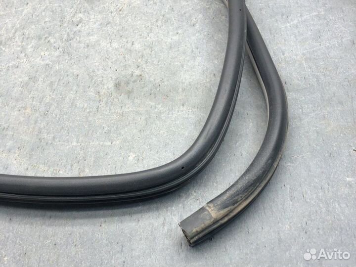 Уплотнитель задний правый Chevrolet Aveo T200