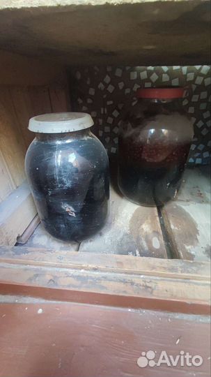 Банки стеклянные с вареньем и без