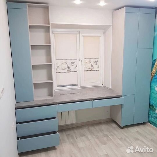 Рабочая зона с распашным шкафом