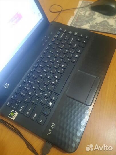 Красивый компактный игровой ноутбук Sony на SSD