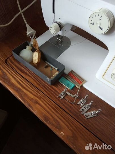 Швейная машина Чайка