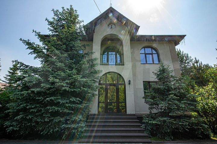 Коттедж 308 м² на участке 22 сот.