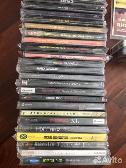 Компакт-диски, рэп, рок. Кассеты