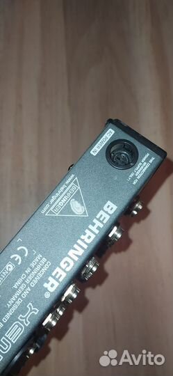 Микшерный пульт Behringer Xenyx802