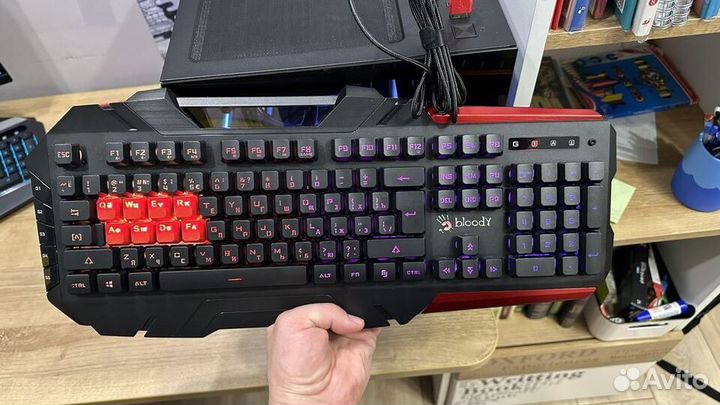 Игровая клавиатура с подсветкой Bloody B3590r