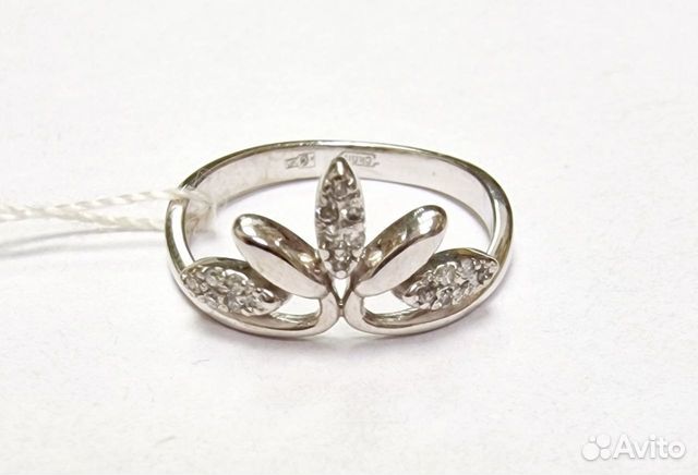 Кольцо с природным камнем Золото