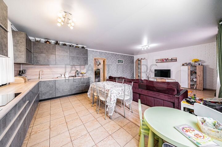 Коттедж 179 м² на участке 10 сот.