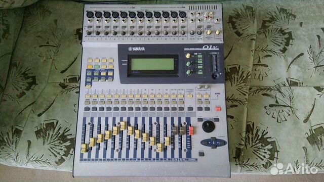Цифровой микшерный пульт Yamaha