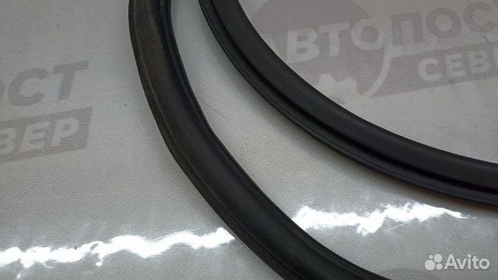 Уплотнительная резинка боковой двери задняя левая