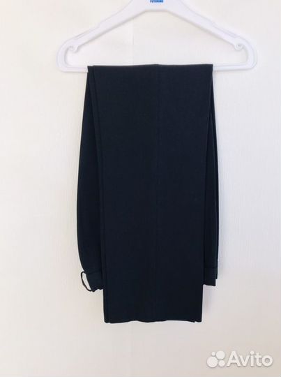 Школьный костюм 128 + 2 рубашки