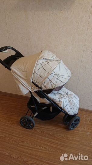Всесезонняя коляска удобная