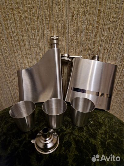 Фляжка для алкоголя.1- Rabbit. 2- со стаканчиками