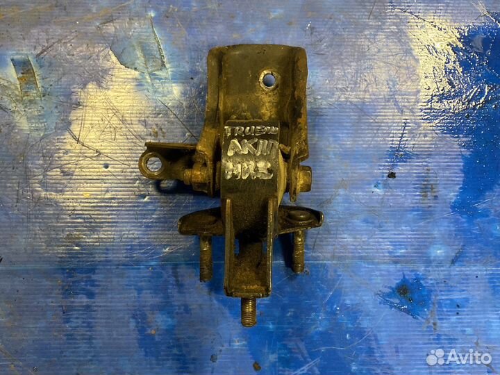 Toyota Sprinter Trueno опора АКПП нижняя