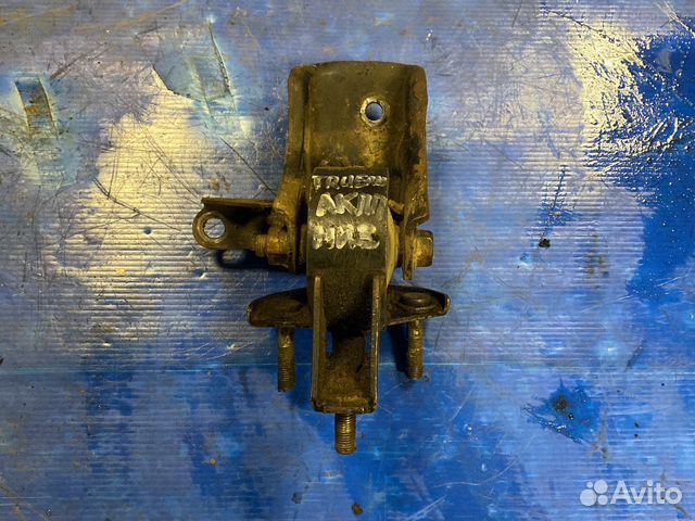 Toyota Sprinter Trueno опора АКПП нижняя