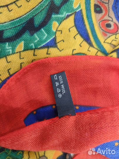 Платок из шерсти 116 на 116 см