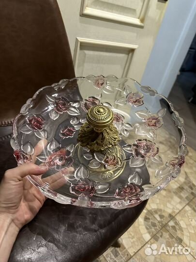 Ваза для фруктов на бронзовой ножке