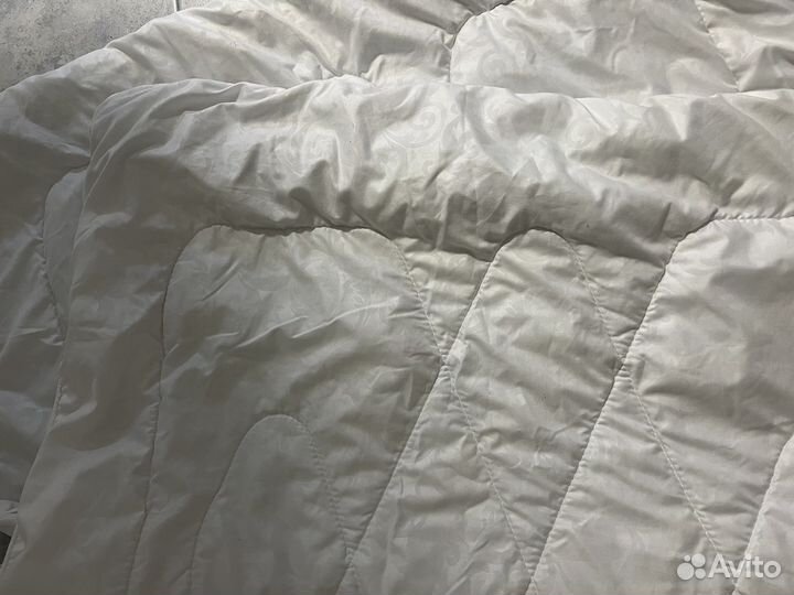 Одеяло и 2 пододеяльника к нему