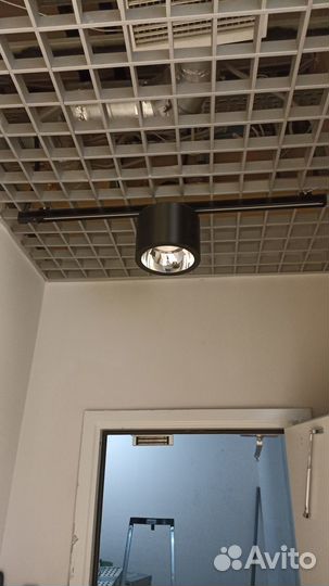 Трековые светильники Philips на шинопроводе