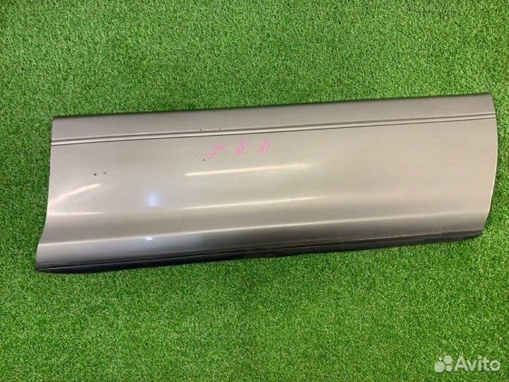 Накладка на дверь передняя правая Toyota Harrier