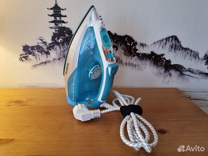 Голубой утюг Marta MT-1104 (ремонт или на запчасти