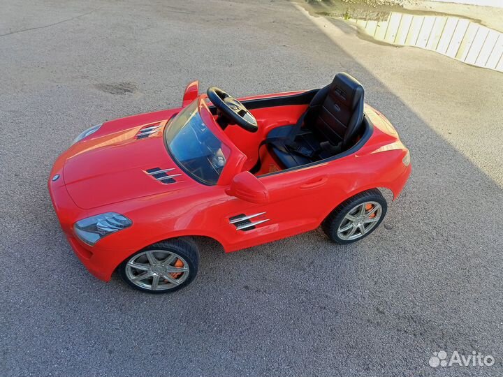 Продам детскую машинку на аккумуляторе