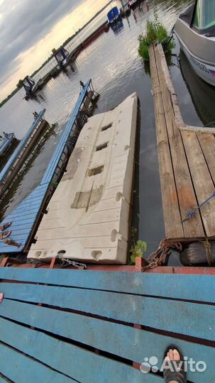 Понтон для гидроцикла