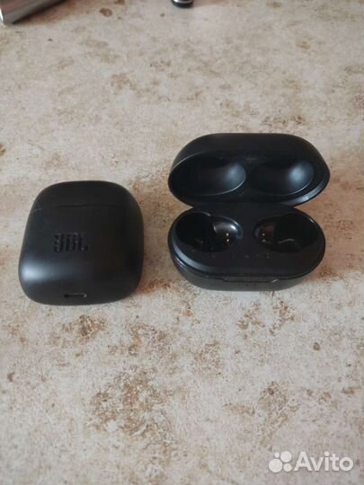 Наушник jbl левый или правый