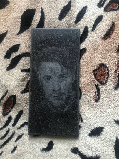 Могильная плита солиста группы рамштайн