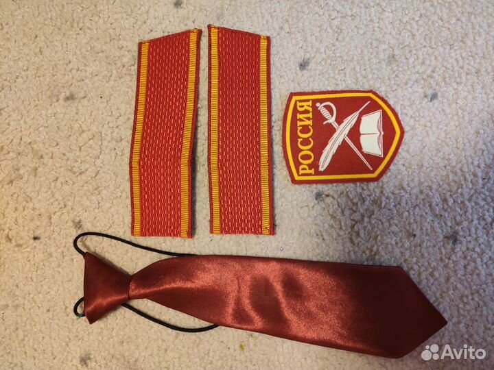 Галстук и шевроны