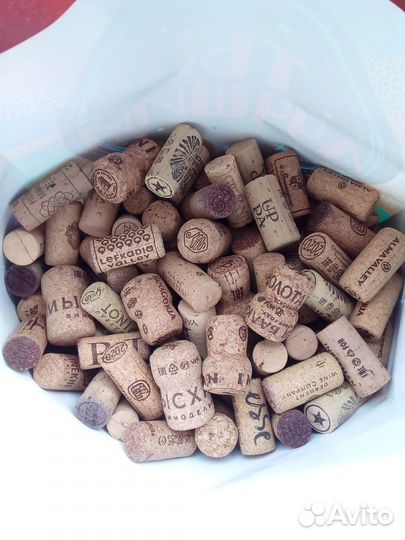 Винные пустые бутылки для интерьера