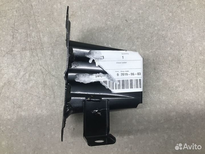 Кронштейн заднего бампера левый Mitsubishi Outland