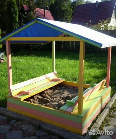 Песочница и домек детский