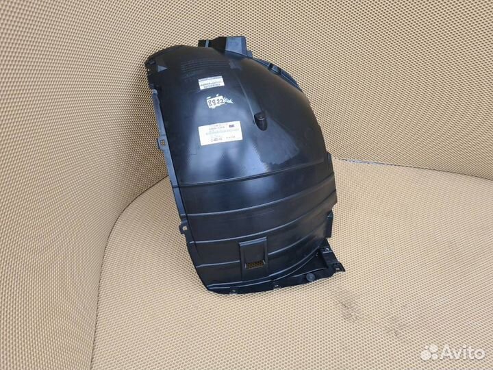 Подкрылок передний правый Infiniti Fx35 Fx37 Qx70