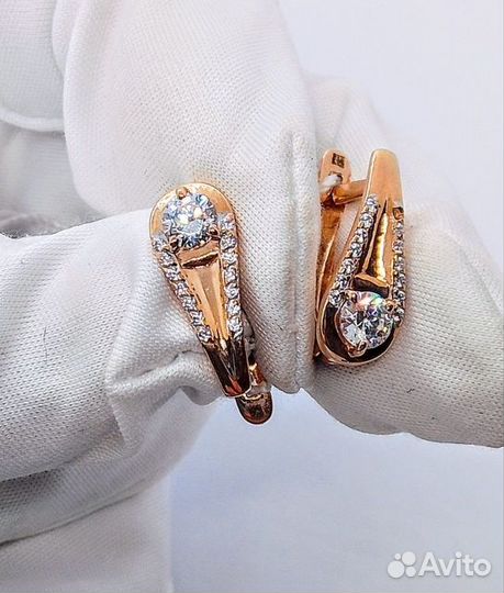 Серьги с синтетическим камнем Золото