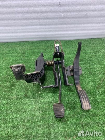 Педальный узел Renault Logan седан 1.6 K7MC697 (84