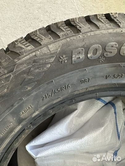 Viatti Bosco Nordico V-523 215/65 R16 28E