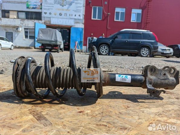 Амортизатор передний правый Lexus NX (2014-2021)