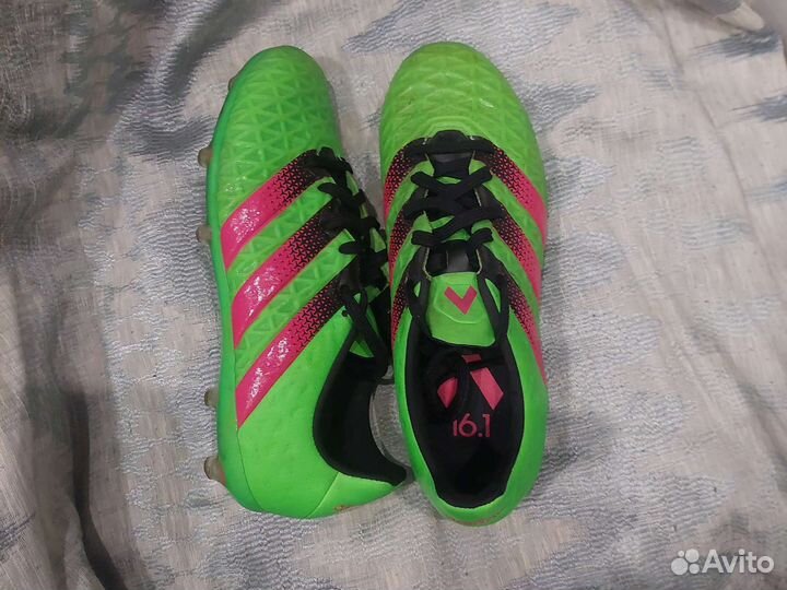 Футбольные бутсы adidas