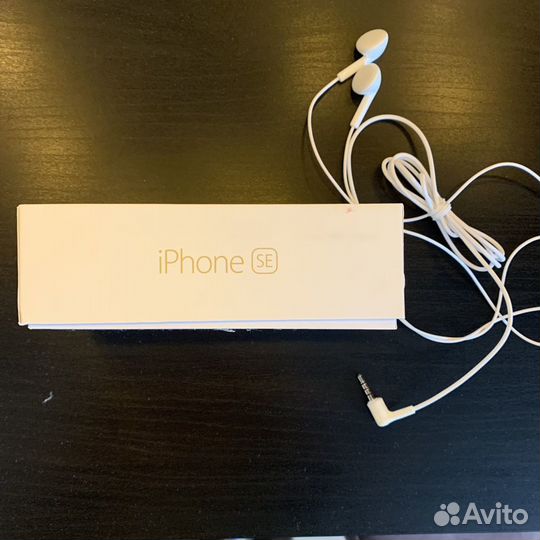 Коробка от iPhone SE 2017, наушники Nokia