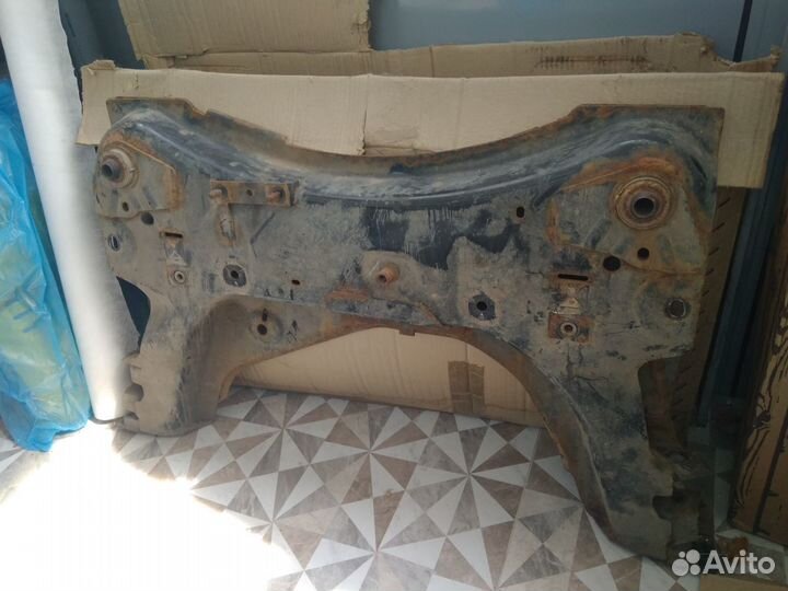 Балка подмоторная Nissan E11 механика