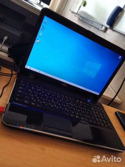 Ноутбук Fujitsu Lifebook AH531