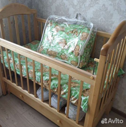 Кровать с маятником и ящиками