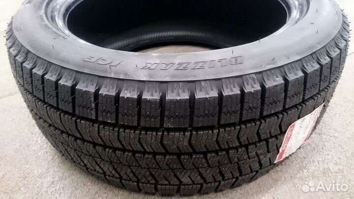 Bridgestone Blizzak Ice 225/40 R18 92H