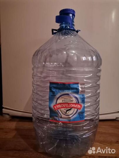 Пластиковая бутыль 19 литров