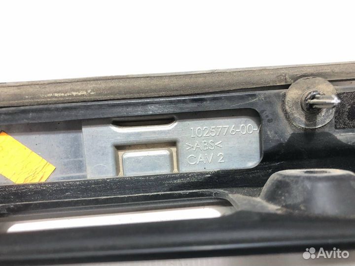 Молдинг крышки багажника Tesla Model S