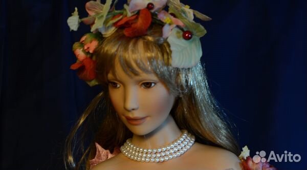 Коллекционная фарфоровая кукла «Флора»