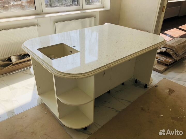 Столешница из кварцевого камня на заказ