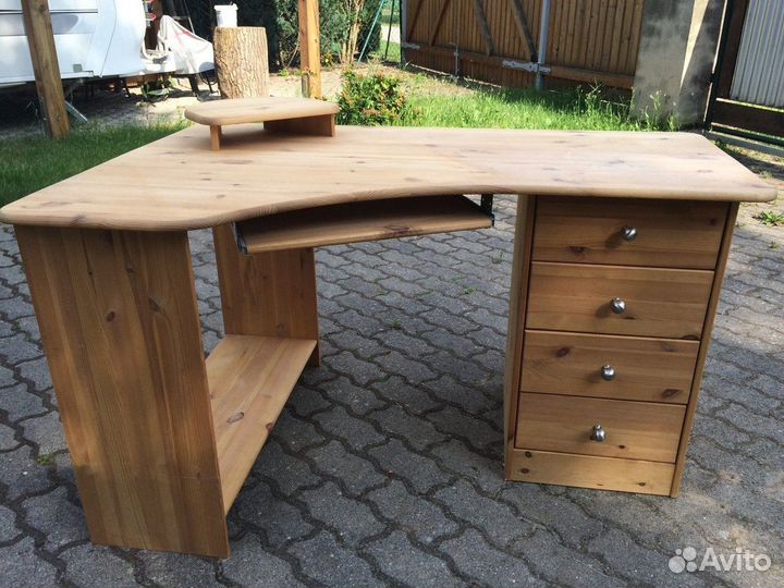 Компьютерный стол из массива дерева