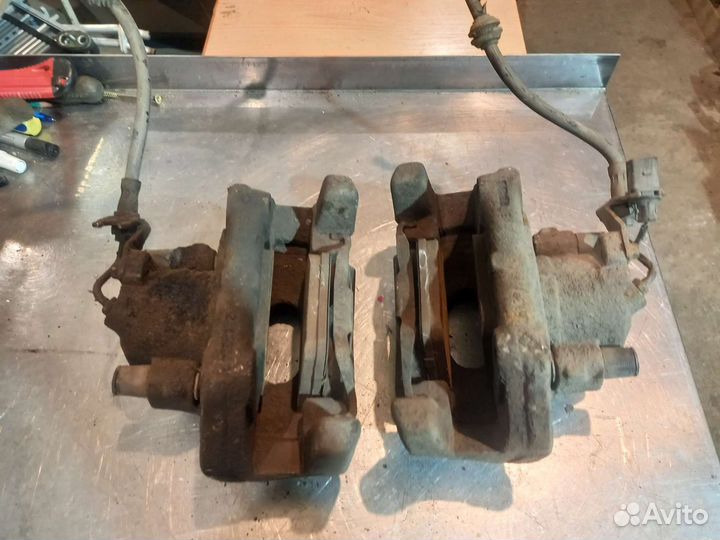 Передние суппорты VW Sharan