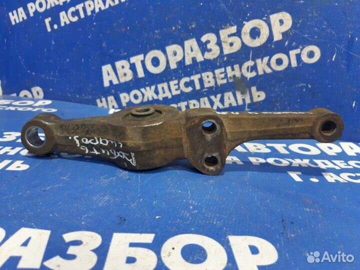 Передний правый рычаг Hyundai Sonata 4 седан 2005